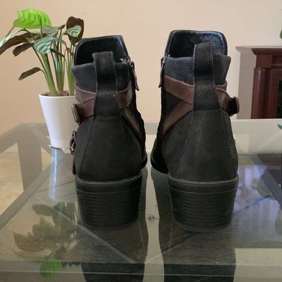 BUSSOLA Alesia Strap Ankle Boots - Picture 4 of 13